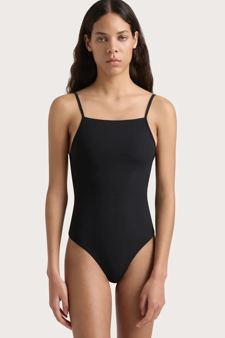Atika One Piece Black