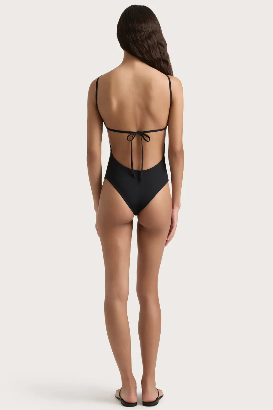 Atika One Piece Black