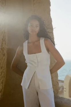 Maya Vest White